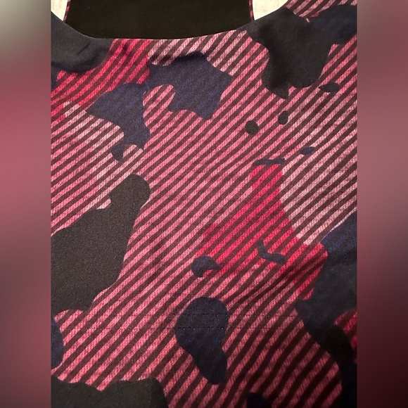 Terez Hi- Shine Sports Bra in Camo - NWOT - Size XL - Picture 6 of 8